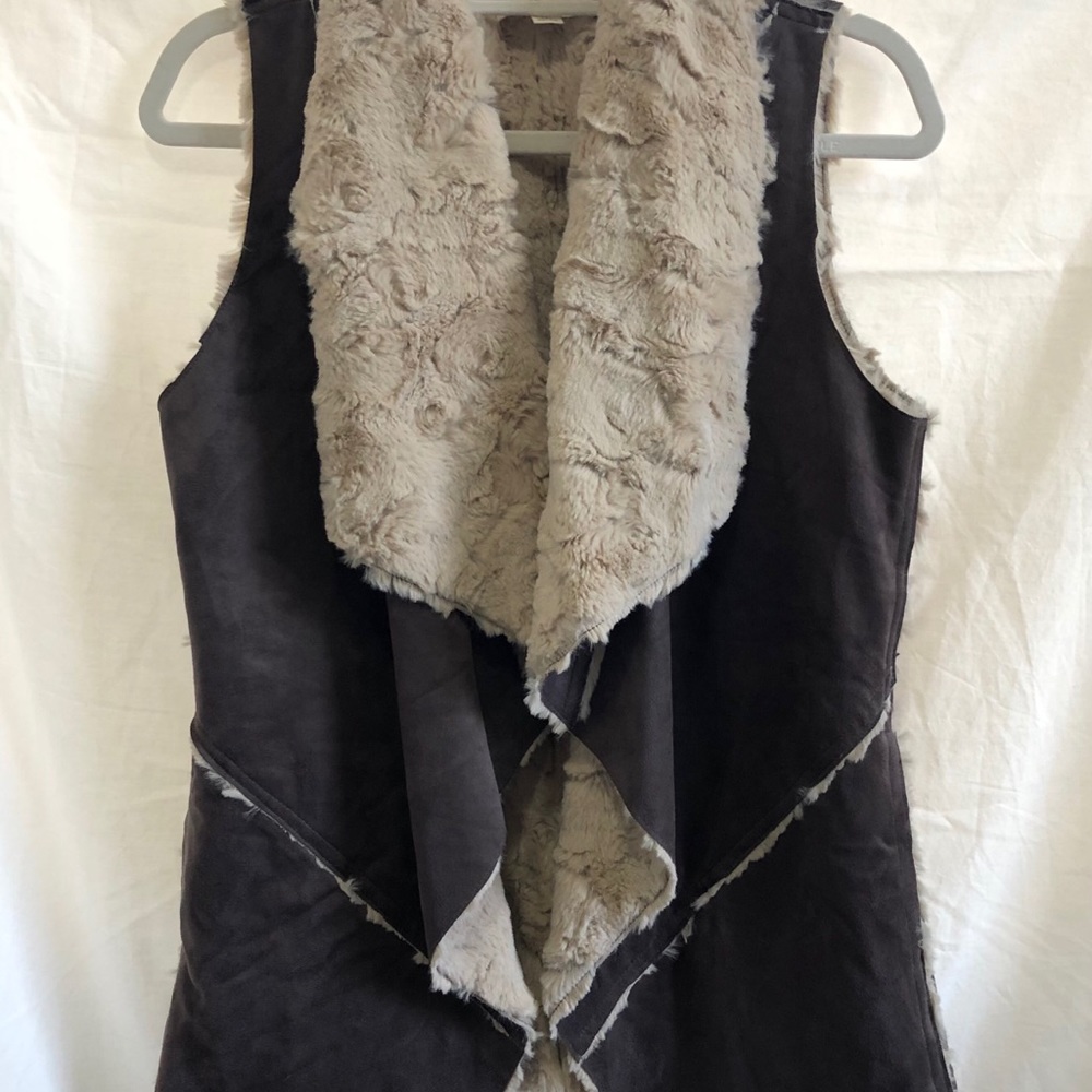 Onetheland faux fur sueded vest